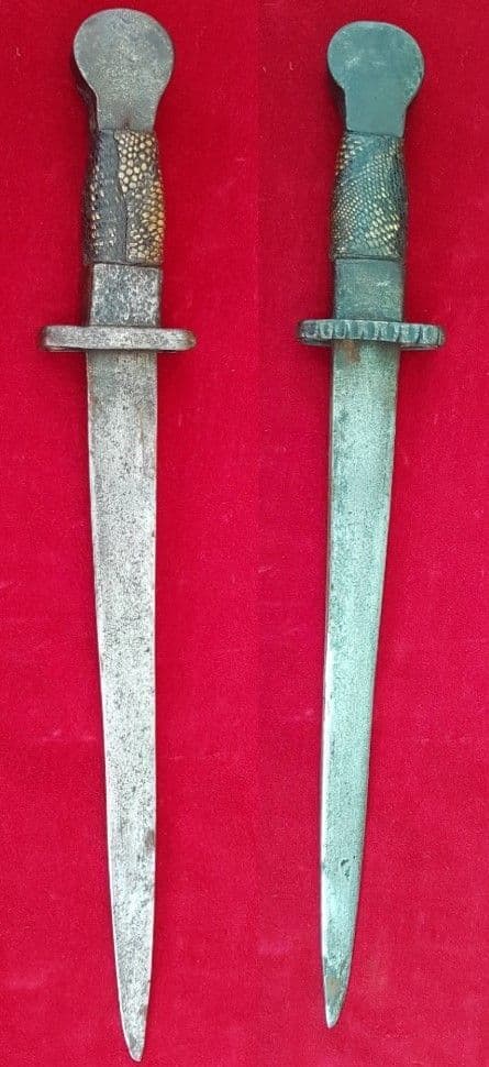 A rare and interesting 19th century Tibetan or Chinese fighting dagger in scabbard. Ref 1739.